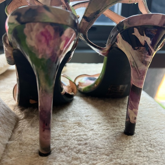 Madison Melaina Floral heels. Size 8 - Picture 3 of 3